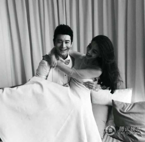 Angelababy và Huỳnh Hiểu Minh sẽ tổ chức tiệc cưới xa hoa ở Thượng Hải vào tháng 10 và thêm một tiệc cưới nữa ở Thanh Đảo, Trung Quốc để bà của chú rể có thể chứng kiến ngày hạnh phúc của cháu trai.