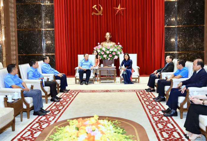 Tang cuong hop tac hoat dong cong doan giua Ha Noi - Vieng Chan