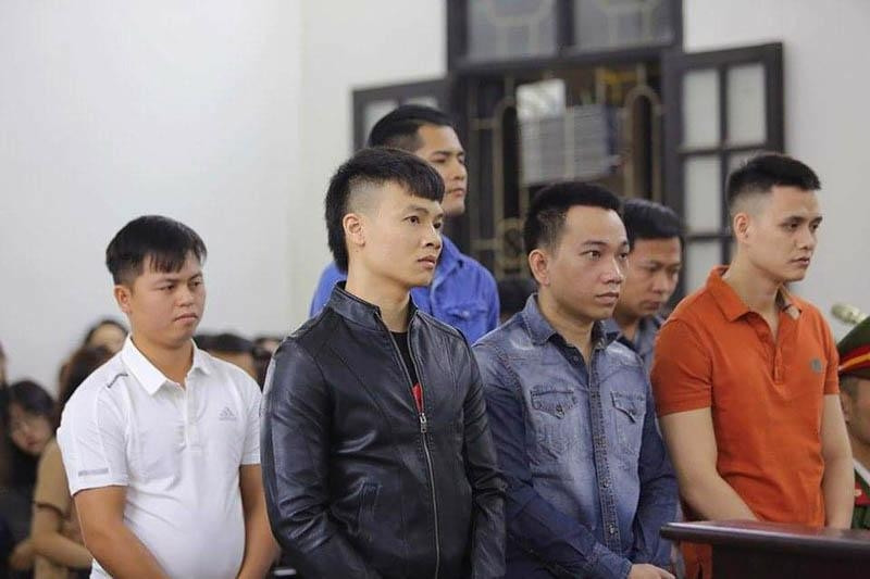 Khá Bảnh lĩnh án do có hành vi lợi dụng việc mở thưởng kết quả xổ số Miền Bắc, tổ chức đánh bạc dưới hình thức ghi số lô, số đề với những người chơi. Trong hơn 1 tháng, Khá và người chơi đã giao dịch số tiền gần 5 tỷ đồng, qua đó thu lời bất chính gần 300 triệu đồng. Ngoài ra, Khá còn trực tiếp tham gia đánh bạc. Hành vi của Khá gây nguy hiểm cho xã hội, xâm phạm nếp sống văn minh xã hội dù họ đều có nhận thức đầy đủ về pháp luật. Trong vụ án này, Ngô Bá Khá giữ vai trò chủ mưu, cầm đầu.