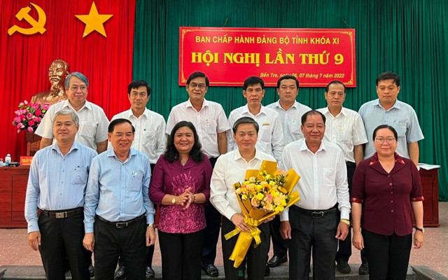  Bí thư Tỉnh ủy Bến Tre Lê Đức Thọ làm Trưởng Ban Chỉ đạo phòng, chống tham nhũng, tiêu cực tỉnh Bến Tre. Ông Lê Đức Thọ 52 tuổi, quê quán Phú Thọ, nguyên Chủ tịch HĐQT Vietinbank.