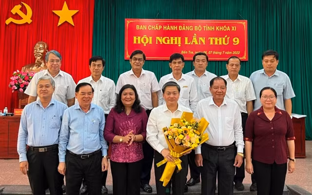  Bí thư Tỉnh ủy Bến Tre Lê Đức Thọ làm Trưởng Ban Chỉ đạo phòng, chống tham nhũng, tiêu cực tỉnh Bến Tre. Ông Lê Đức Thọ 52 tuổi, quê quán Phú Thọ, nguyên Chủ tịch HĐQT Vietinbank.