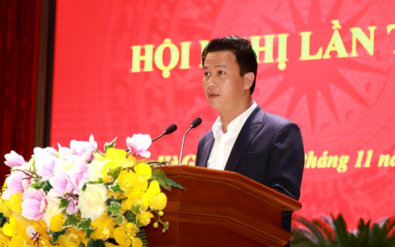  Bí thư Tỉnh ủy Hà Giang Đặng Quốc Khánh làm Trưởng Ban Chỉ đạo phòng, chống tham nhũng, tiêu cực tỉnh Kon Tum. Ông Khánh 45 tuổi, quê quán Hà Tĩnh.