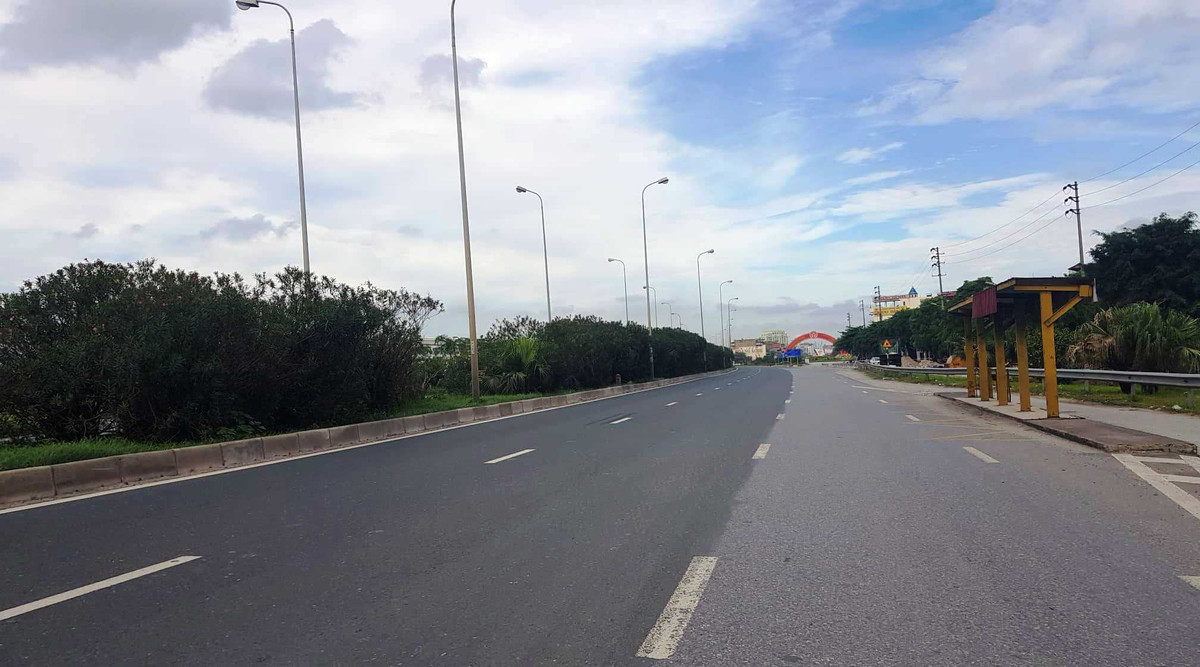 Mặt đường Quốc lộ 5 qua Thành phố Hải Dương sau khi được trùng tu, cải tạo.