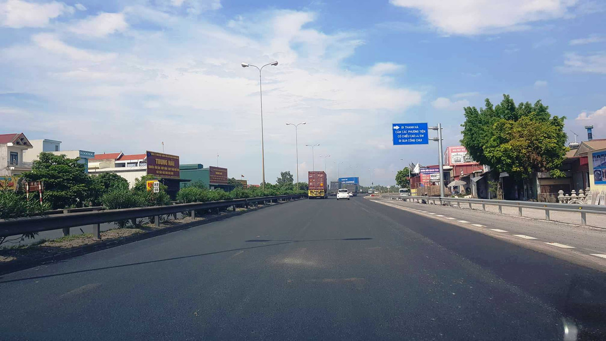 Khu vực cầu Lai Vu cũng đã hoàn thiện kết cấu mặt đường.