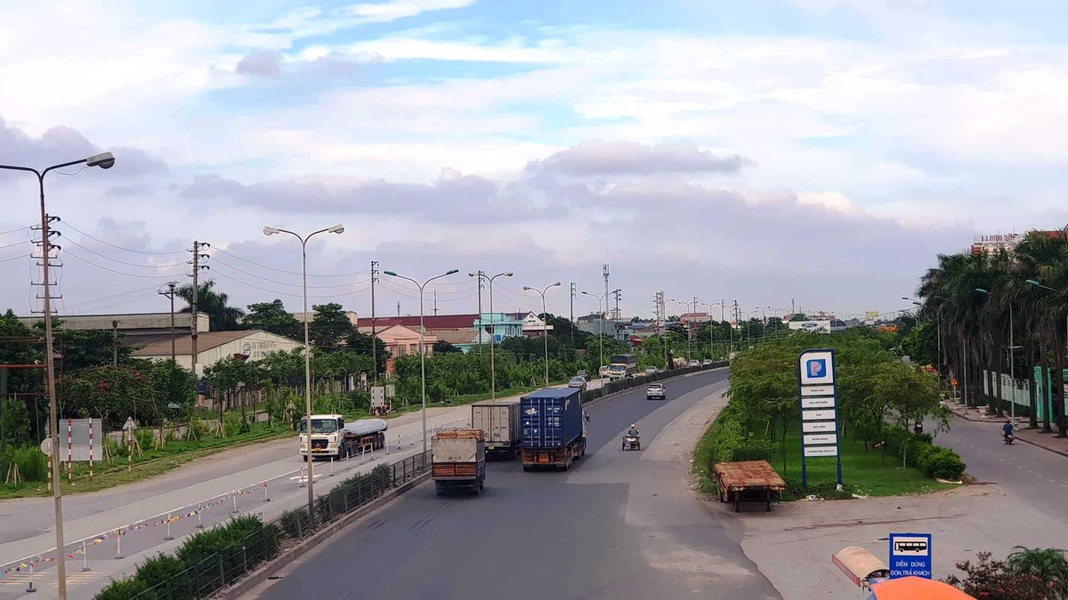 Can canh Quoc lo 5 qua TP Hai Duong dan “lot xac” khi dai trung tu-Hinh-2