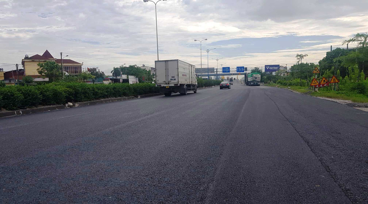 Các phương tiện lưu thông qua đây đều cảm thấy bất ngờ khi đoạn đường được "lột xác".