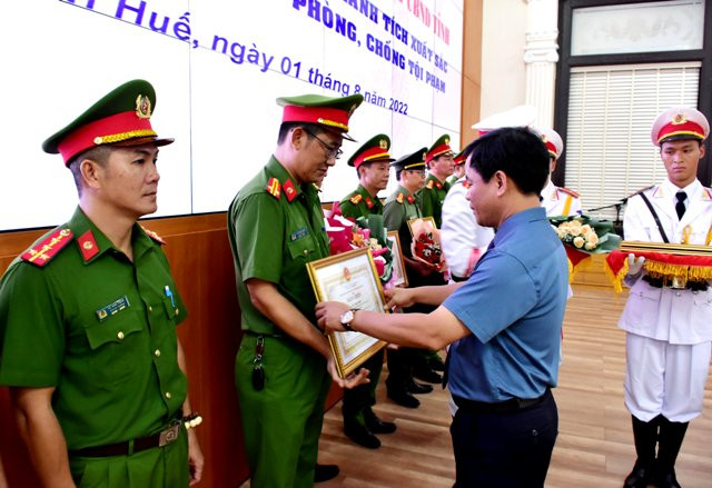 Ke no sung AK, cuop tiem vang tai Hue la can bo trai giam Binh Dien-Hinh-3