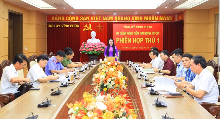 Bà Hoàng Thị Thúy Lan, sinh năm 1966; quê quán ở thành phố Vĩnh Yên. Trước khi giữ chức Bí thư Tỉnh ủy Vĩnh Phúc, bà Lan từng đảm nhiệm các chức vụ Bí thư Tỉnh đoàn Vĩnh Phúc, Chủ tịch Liên đoàn Lao động tỉnh Vĩnh Phúc, Trưởng ban Dân vận Tỉnh ủy, Chủ nhiệm Ủy ban Kiểm tra Tỉnh ủy, Trưởng ban Tổ chức Tỉnh ủy, Phó Bí thư Tỉnh ủy Vĩnh Phúc.