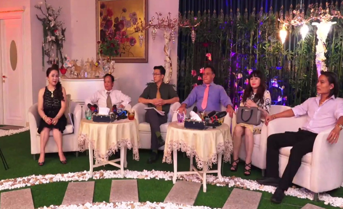 Ngoài ra, các buổi livestream của Nguyễn Phương Hằng phát ngôn về ông Võ Nguyễn Hoài Linh và bà Nguyễn Thị Mỹ Oanh còn có sự tham gia với tư cách khách mời của luật sư Đ.A.Q và N.Đ.K. Luật sư Đ.A.Q và N.Đ.K cũng có những phát ngôn liên quan đến ông Hoài Linh và bà Mỹ Oanh trên các buổi livestream của Nguyễn Phương Hằng với nội dung không đúng.