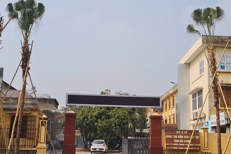 Xem xét kỷ luật một số lãnh đạo tỉnh Hải Dương. Tại kỳ họp 18, Ủy ban Kiểm tra Trung ương đã “điểm tên” một số lãnh đạo, cán bộ tỉnh Hải Dương gồm: Bí thư Tỉnh ủy, Chủ tịch HĐND tỉnh Hải Dương Phạm Xuân Thăng; nguyên Phó bí thư, nguyên Chủ tịch tỉnh, nguyên Trưởng ban Chỉ đạo phòng chống dịch tỉnh Hải Dương Nguyễn Dương Thái; nguyên Phó chủ tịch tỉnh, nguyên Phó trưởng ban Chỉ đạo phòng, chống dịch tỉnh Lương Văn Cầu; Giám đốc Sở Y tế Phạm Mạnh Cường; nguyên Giám đốc Sở Tài chính Nguyễn Trọng Hưng. Đồng thời cho rằng, vi phạm của các cá nhân trên đã gây hậu quả rất nghiêm trọng, thiệt hại lớn ngân sách Nhà nước, đến mức phải xem xét kỷ luật.