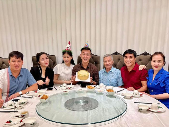 Ngam can ho don gian cua BTV dien trai VTV, chong sap cuoi cua Le Au Ngan Anh