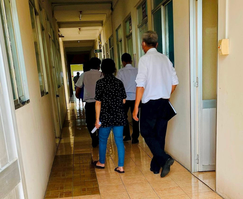  Bình Dương: Chi ra hơn 92 tỷ đồng mua sắm kit xét nghiệm từ Công ty Việt Á, nhưng số tiền này chỉ chiếm 10,66% trong tổng số 617,2 tỷ đồng mà Bình Dương đã chi cho việc mua sắm kit test. Ngày 31/12/2021, Cơ quan CSĐT Bộ Công an đã ra khởi tố bị can đối với ông Nguyễn Thành Danh - Giám đốc CDC Bình Dương cùng 3 thuộc cấp. Cùng bị khởi tố còn có Tiêu Quốc Cường - Kế toán trưởng, Phó phòng tài chính Sở Y tế Bình Dương.