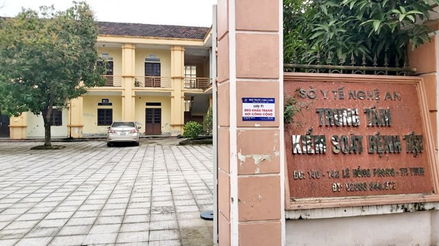  Nghệ An: Đây là địa phương chi đến 28,7 tỷ đồng để mua sắm kit xét nghiệm từ Công ty Việt Á. Ngày 31/12/2021, Cơ quan cảnh sát điều tra Bộ Công an đã khởi tố ông Nguyễn Văn Định - Giám đốc CDC Nghệ An cùng 1 thuộc cấp về tội "Vi phạm quy định về đấu thầu gây hậu quả nghiêm trọng". 