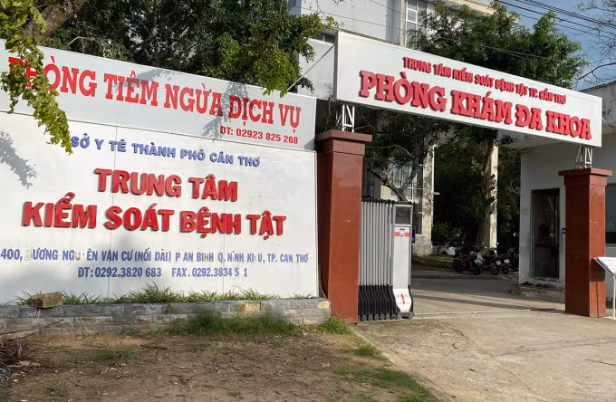  Cần Thơ chi 24,9 tỷ đồng mua kit test PCR thì của Việt Á chiếm tới 21,8 tỷ đồng, đơn giá là 367.500 đến 520.000 đồng. Mới đây, Thanh tra Cần Thơ kiến nghị lãnh đạo thành phố chuyển hồ sơ 7 gói thầu mua sắm vật tư, thiết bị y tế của Việt Á sang công an để điều tra dấu hiệu sai phạm. 