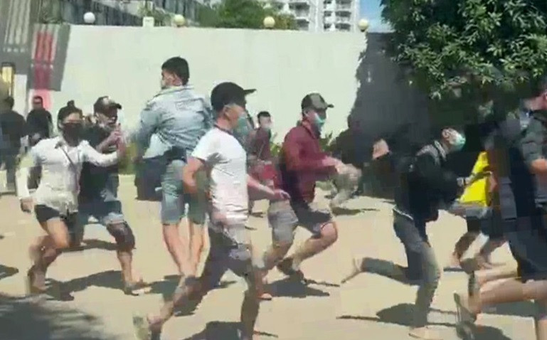 Vu 40 nguoi thao chay tu casino o Campuchia: Hai nghi pham khai gi?-Hinh-3