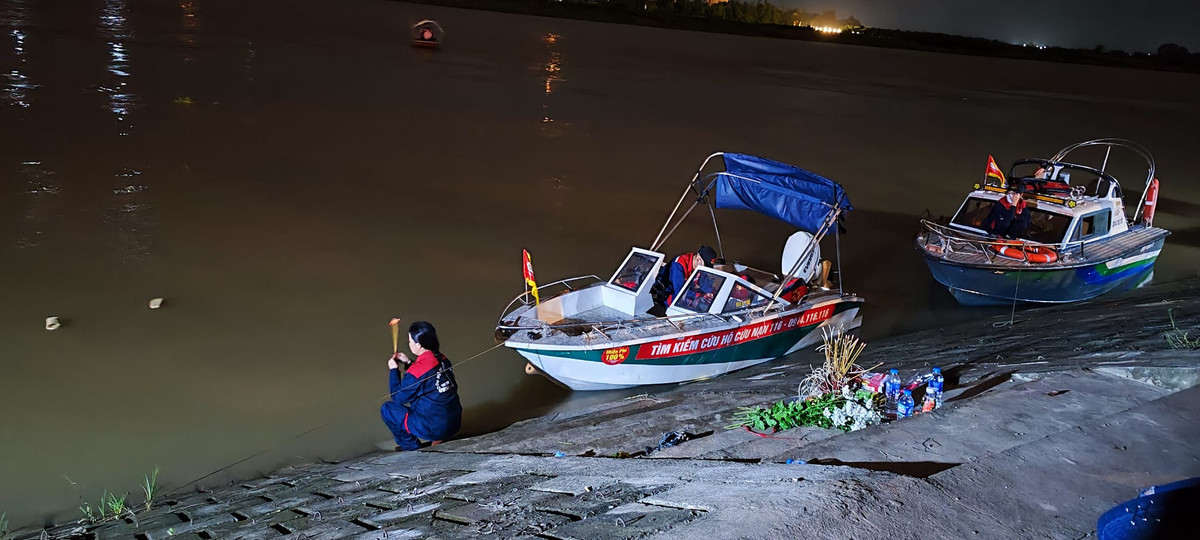 Me nhay song cuu con cung 2 chau gai: Da tim thay thi the 4 nan nhan