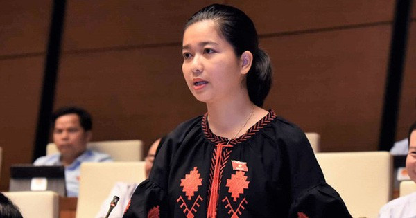 Trả lời báo chí, bà Ksor H’Bơ Khắp thẳng thắn nói rằng: "Tôi không phát ngôn để làm nóng nghị trường mà đó là những vấn đề mà nghị trường và cử tri đang quan tâm nên trở thành vấn đề nóng". Đồng thời khẳng định, việc tranh luận với các bộ trưởng là thực hiện trách nhiệm của người ĐBQH mà cử tri đã tin tưởng bầu chọn. “Đâu phải làm việc nơi hiểm nguy, chết người, mà phải dùng đến hai từ “dũng cảm”. Còn nếu nói dũng cảm, đó là yếu tố cần cho một chiến sĩ công an, và tôi, chắc chắn đủ dũng cảm để thực hiện mọi nhiệm vụ mà Đảng, Nhà nước và nhân dân giao phó”, bà Ksor H’Bơ Khắp nói.