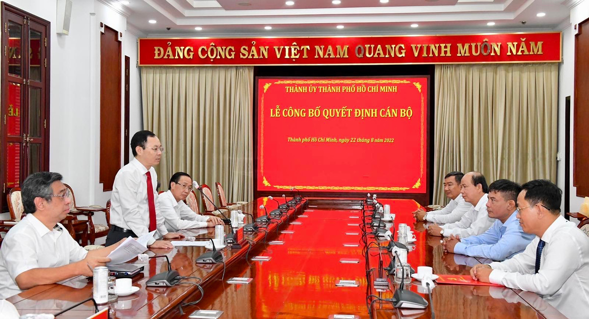 Tháng 5/2011 đến tháng 10/2012 là chuyên viên Phòng nghiệp vụ Văn Phòng Ban Chỉ đạo TPHCM về phòng, chống tham nhũng. Từ tháng 10/2012 đến tháng 10/2013 là Phó Phòng Nghiệp vụ Văn phòng Ban Chỉ đạo TP HCM về phòng, chống tham nhũng. Tháng 2/2013 đến tháng 10/2016 là Phó Phòng Theo dõi công tác phòng, chống tham nhũng (thuộc Ban Nội chính Thành ủy TP HCM). (Ảnh: SGGP)