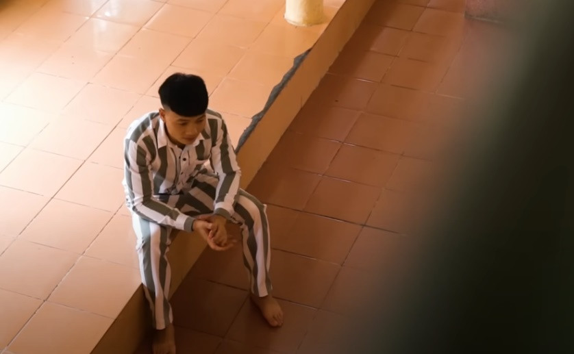 Mới đây, trên sóng truyền hình, Khá Bảnh nói rằng từ những việc bồng bột, ngông cuồng dẫn đến những điều như thế. Đồng thời nhận ra bản thân không biết giữ mình nên mất hết. (Ảnh: Truyền hình Quốc hội). 