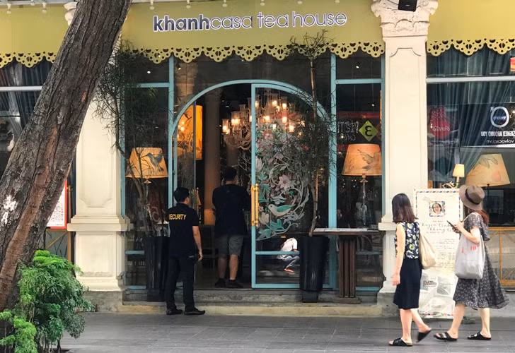 Riêng trong lĩnh vực thiết kế xây dựng, Khanh Casa Construction là công ty tư vấn thiết kế nội thất và xây dựng có uy tín tại TP HCM. Doanh nghiệp này được đánh giá cao về thiết kế và thi công nhà ở, văn phòng, showroom, bar, nhà hàng, quán cà phê, spa....