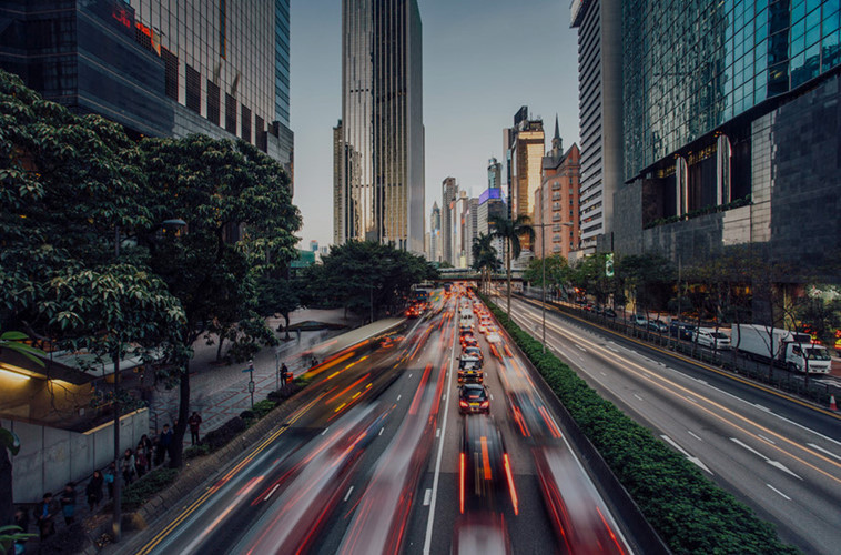 Mọi thứ, từ hướng, hình dạng tòa nhà tới vị trí cửa vào hay cách bài trí nội thất, đều được cho là sẽ ảnh hưởng tới sự thịnh vượng hay cuộc sống của chủ nhân.