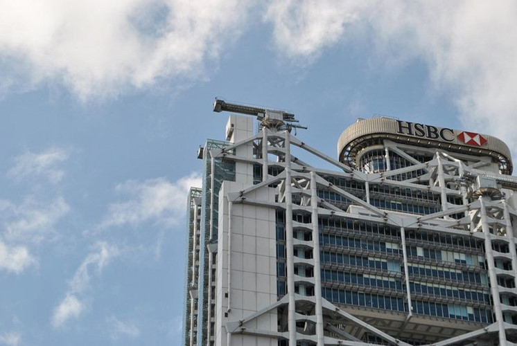 Chúng được hướng về phía tòa Bank of China để bảo vệ HSBC khỏi năng lượng xấu tỏa ra.