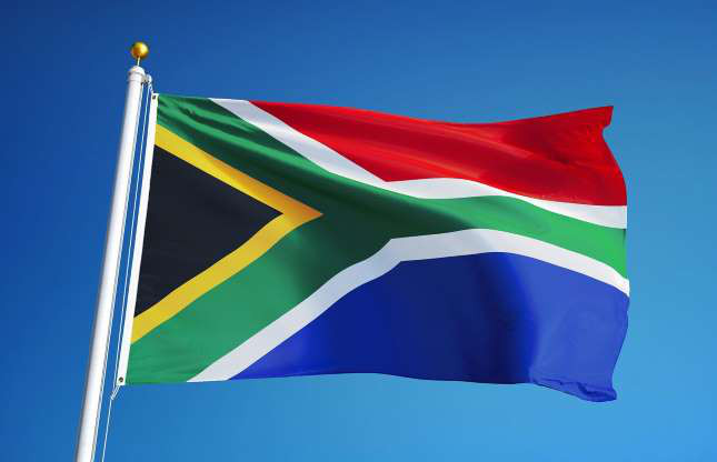 Quốc kỳ Nam Phi được sử dụng từ năm 1994. Mặc dù không có sự giải thích chính thức nào về màu sắc, nhưng màu đen, xanh lá và vàng được lấy từ băng rôn đảng Đại hội dân tộc Phi của Nelson Maldela, còn màu đỏ, trắng và xanh da trời là màu của cờ Transvaal. Hình chữ Y được cho là nhắc tới sự hội tụ các nền văn hóa trong một quốc gia.