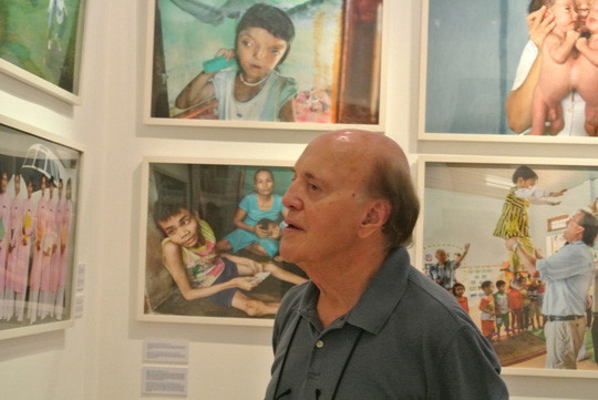 Bài báo của Peter ngay lập tức tạo nên một làn sóng dư luận và những cuộc tranh cãi chính thức trên chính trường. Như chính ông kể lại trong cuốn tự truyện Từ chiến trường khốc liệt: “Câu chuyện có ảnh hưởng hơn những gì tôi viết. Đó là tin sốt dẻo được chứng nhận đầu tiên của tôi. Đã nổ ra tranh luận từ Matxcơva tới Tokyo. Đó cũng là vấn đề được tranh cãi ở Quốc hội Anh và dấy lên phong trào phản đối chiến tranh ở bán đảo Scandinavia. Những nhà bình luận này tỏ mối nghi ngại ở Hoa Kỳ”.