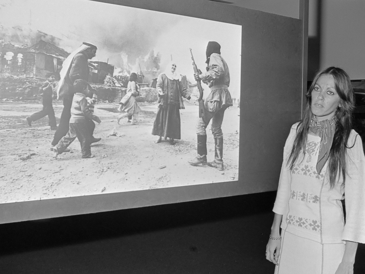 Những bức ảnh về cái chết, sự tàn phá và nỗi khủng khiếp của chiến tranh của bà được đăng trên tạp chí Time đã cho người Mỹ thấy được sự thực của cuộc chiến cách xa họ hàng vạn dặm. Robert Stevens, người từng biên tập các bức ảnh của bà ở tạp chí Time nói rằng: Cùng với một số rất ít nhà nhiếp ảnh tự do khác, qua những bức ảnh của mình, bà Francoise Demulder đã góp phần mở đường cho việc chấm dứt cuộc chiến tranh ở Việt Nam.