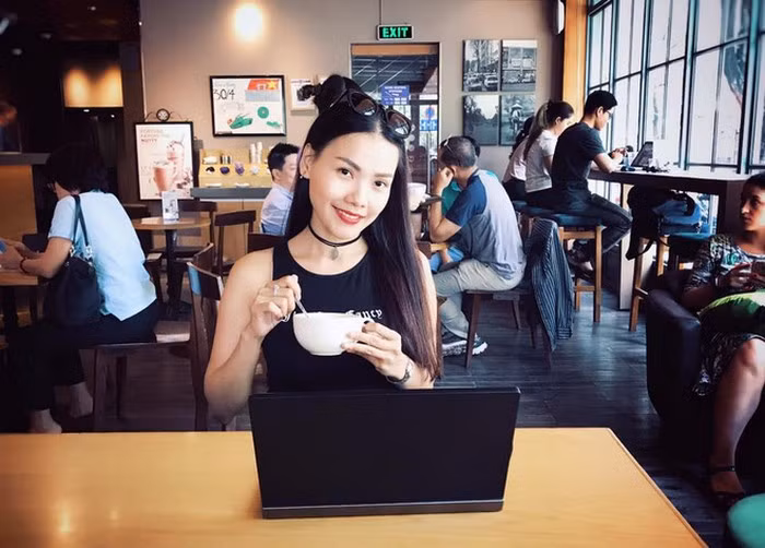 MC tuyển chồng. Khi một nữ MC có tiếng quyết định đăng đàn tuyển chồng công khai với một danh sách dài dằng dặc các tiêu chuẩn cao khiến dân tình một phen sóng gió. Có người ủng hộ cô gái dám nói thẳng nhưng cũng có người cho rằng cô quá ngông cuồng, đã đến tuổi băm mà còn kén cá chọn canh. Ảnh: Giadinh.