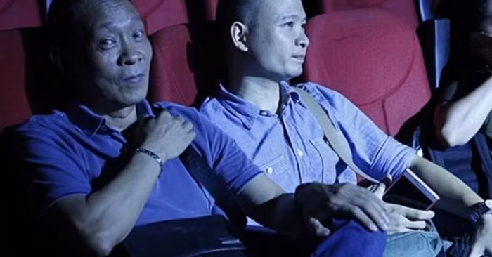 Ngoài công việc, hai cha con cùng có những giây phút thư giãn cùng nhau như hai người bạn. Ảnh: Tin100.