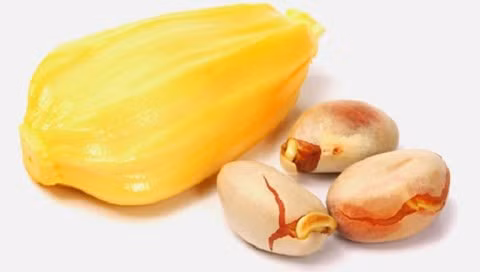 Ăn hạt mít thường xuyên có thể giúp ngăn ngừa ung thư, phòng ngừa tăng huyết áp, chống lão hóa và thúc đẩy hệ thống tiêu hóa khỏe mạnh. Ngoài ra, hạt mít rất giàu chất xơ nên có thể chống táo bón, tốt cho quá trình giảm cân. (Ảnh: Zing). 