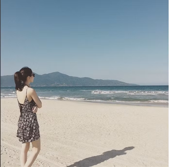 Thu Thảo không phải là người sở hữu phong cách thật đặc biệt nhưng vẫn gây sự chú ý, nhất là những lần đi biển. Ảnh: FB Đặng Thu Thảo.