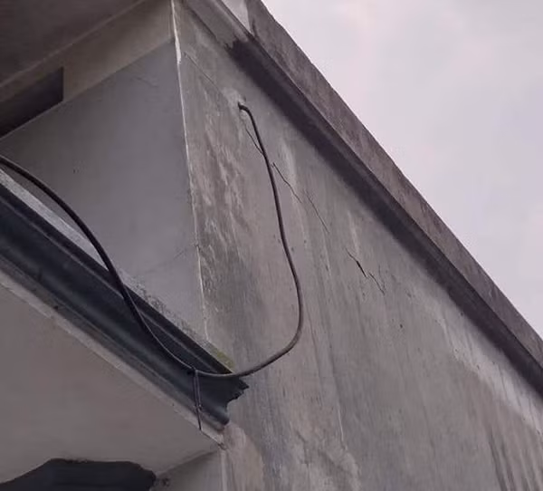 No min thi cong duong vao di tich Yen Tu va Ngoa Van lam nut tuong, thung nha dan