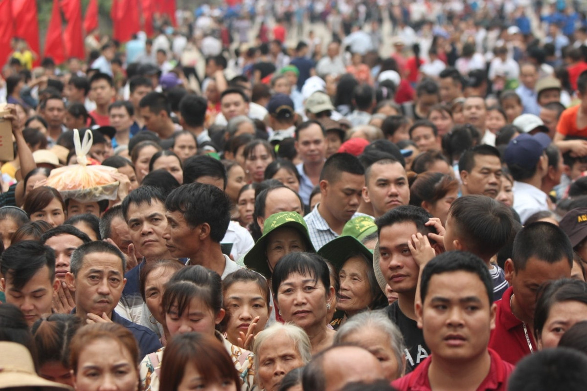 Biển người tại khu di tích Đền Hùng trong ngày chính giỗ.