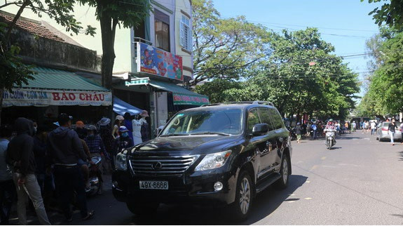 Vu xe Lexus bien tu quy lao vao dam tang: Them mot nan nhan tu vong