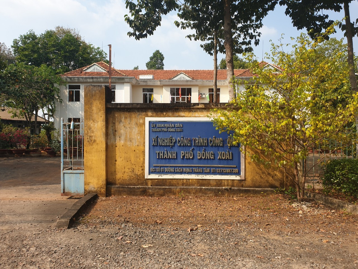 TP.Đồng Xoài: Gói thầu trang trí đường hoa về tay Cty Duy Tân - Hình 2 TP.Dong Xoai: Goi thau trang tri duong hoa ve tay Cty Duy Tan-Hinh-2