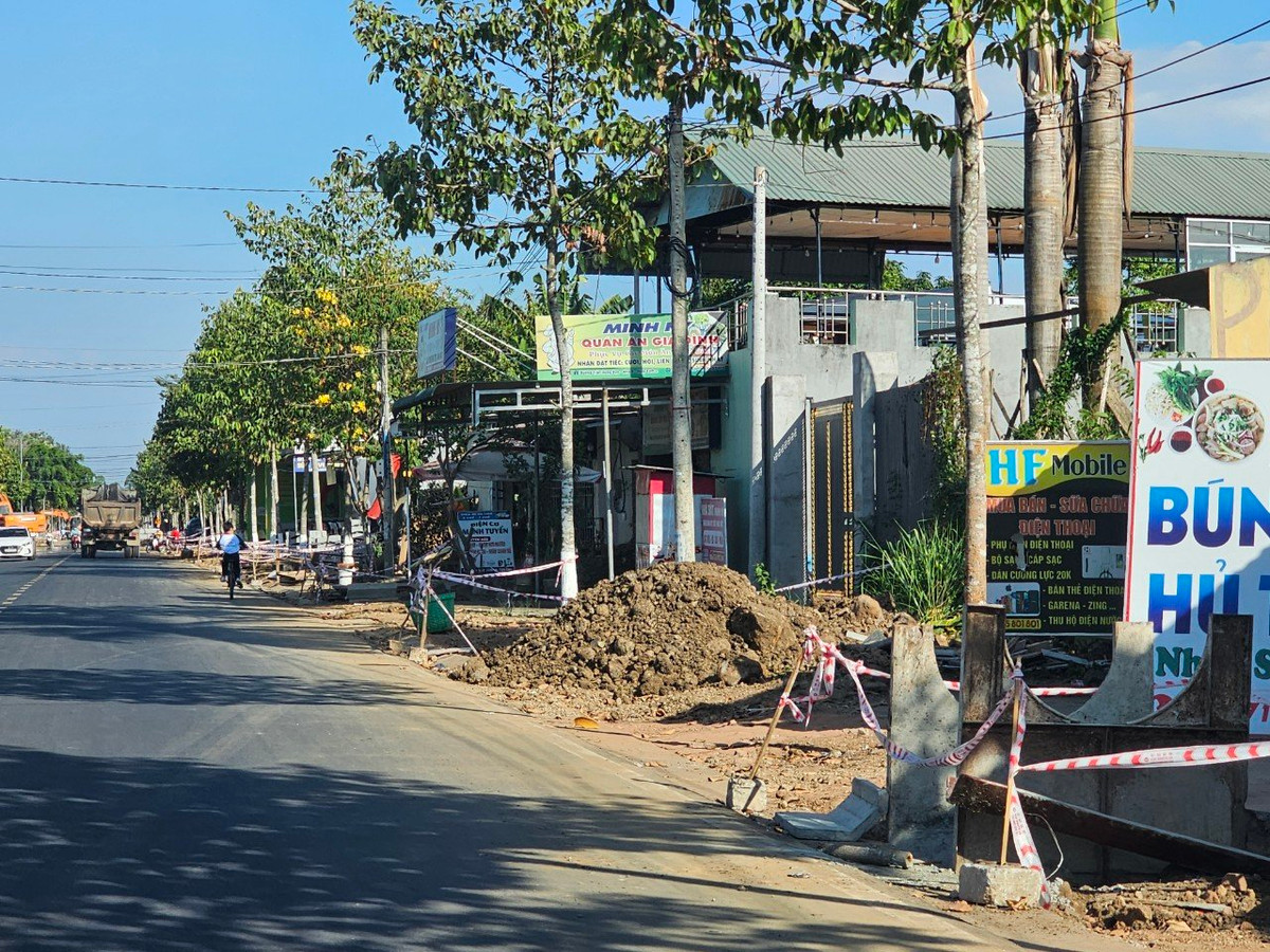 Cận cảnh DA nâng cấp vỉa hè nội ô 13 tỷ ở Định Quán - Hình 6 Can canh DA nang cap via he noi o 13 ty o Dinh Quan-Hinh-6