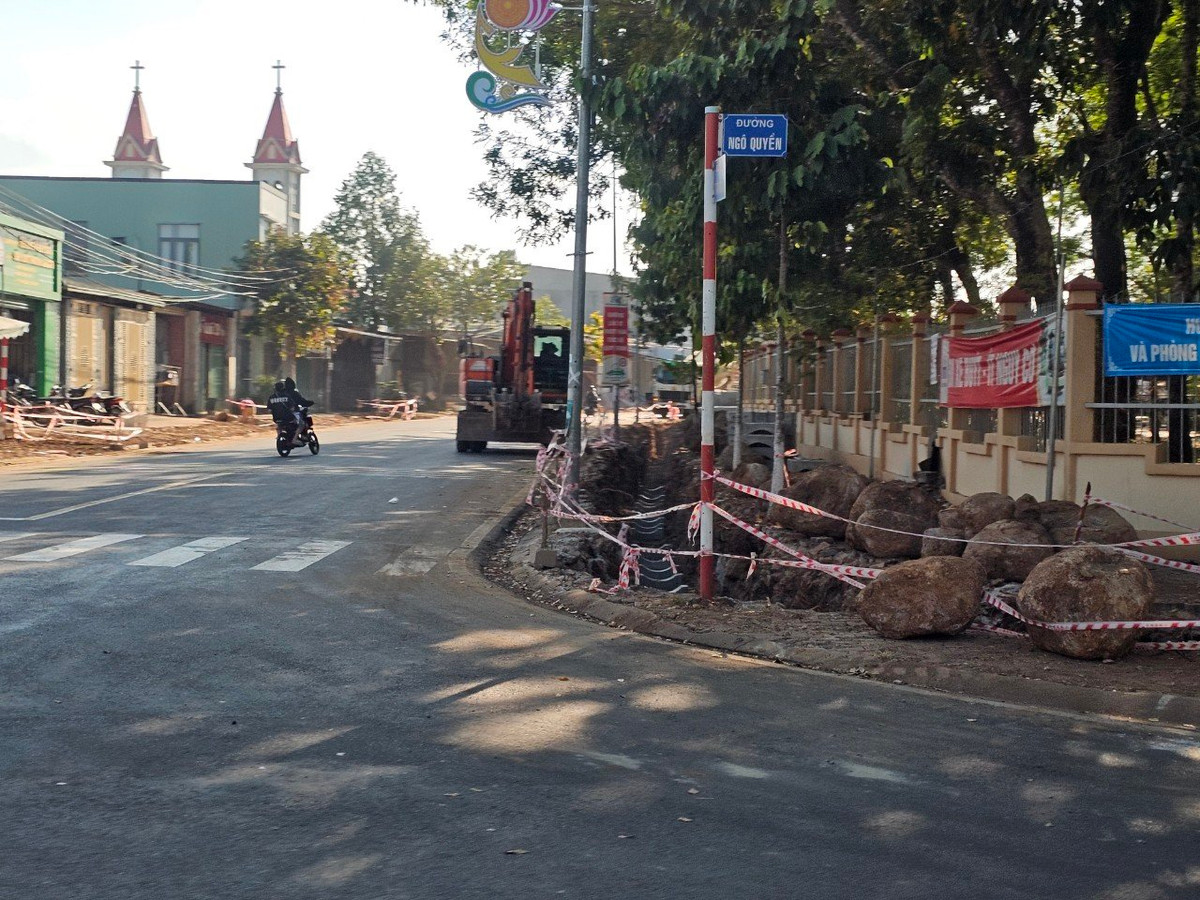 Cận cảnh DA nâng cấp vỉa hè nội ô 13 tỷ ở Định Quán - Hình 3 Can canh DA nang cap via he noi o 13 ty o Dinh Quan-Hinh-3