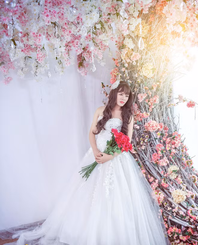 "Lúc mình thực hiện bộ ảnh giả gái đầu tiên, có một anh chủ động làm quen nhắn tin rồi ngỏ lời với mình vì không biết mình là con trai. Đến khi mình bảo mình là trai giả gái, anh ấy đã rất shock trong khoảng thời gian dài.