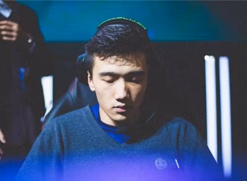 Game thu mai "yeu" voi ban gai khien dong doi gap hoa