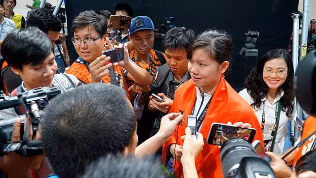 Anh Vien bi “quay” sau khi gianh HCV SEA Games 29 dau tien