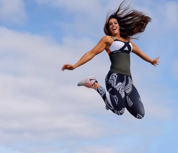 Cô tiết lộ cô còn rất chơi được rất nhiều môn thể thao như chạy, bơi lội và bóng đá.