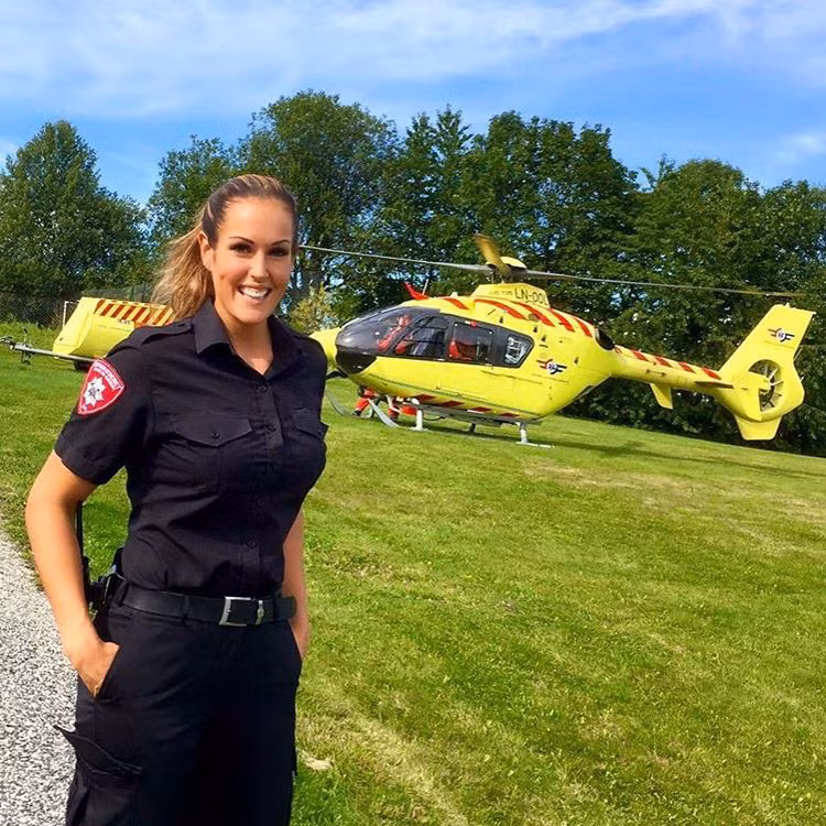 Me man than hinh nu nhan vien cuu hoa goi cam nhat TG