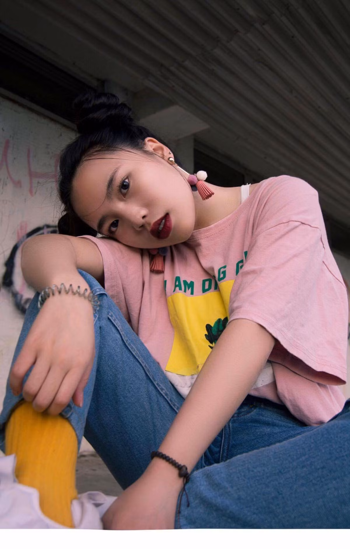 Không những sở hữu vẻ đẹp nhiều người xuýt xoa, gu thời trang cá tính... Anna còn sở hữu một thành tích học tập "khủng": 10 năm liền cô đều đạt danh hiệu học sinh giỏi, Giải nhất trong cuộc thi Quốc tế "Русский Медвежонок (Chú Gấu Nga)"(2015), Giải nhì cuộc thi Quốc tế "Кенгуру (Kangaroo)" môn toán (2016), Giải nhất trong cuộc thi Presentation môn lịch sử(2017).