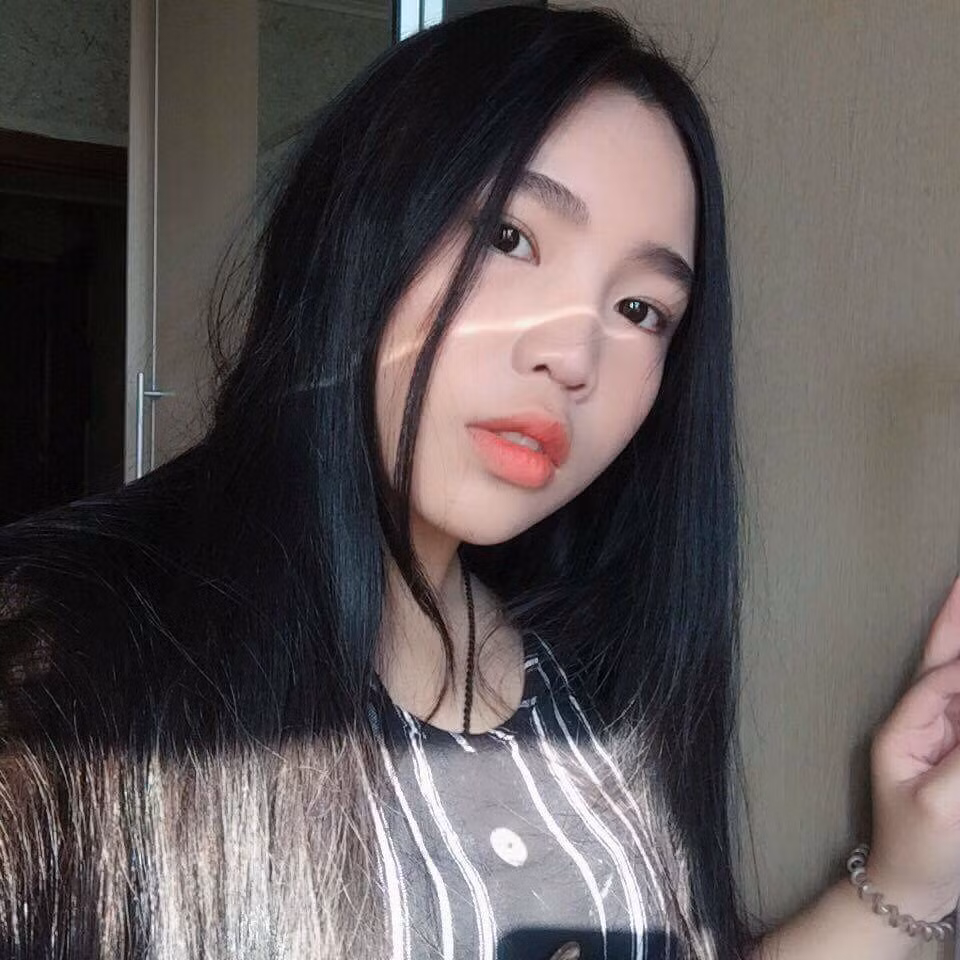 Nhắc tới dự định sau này, 10X xinh đẹp chia sẻ: " Trong tương lai gần, sau khi học hết bậc THPT, mình sẽ về Việt Nam học ngành y".