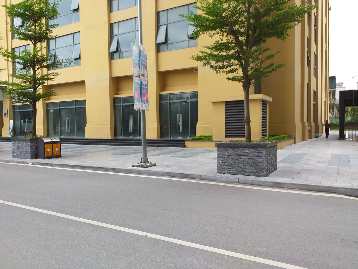 Ha Noi: Chau be bi choi roi vao dau o chung cu New Horizon City‎