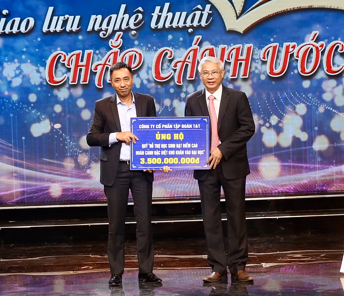 T&T Group ho tro 3,5 ty dong giup hoc sinh ngheo Ha Tinh vao dai hoc