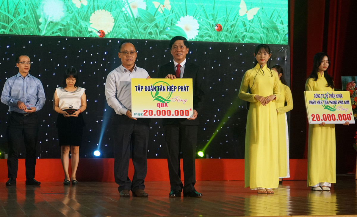 Chung tay mang Trung thu am ap den cho tre em, hoc sinh co hoan canh kho khan-Hinh-2