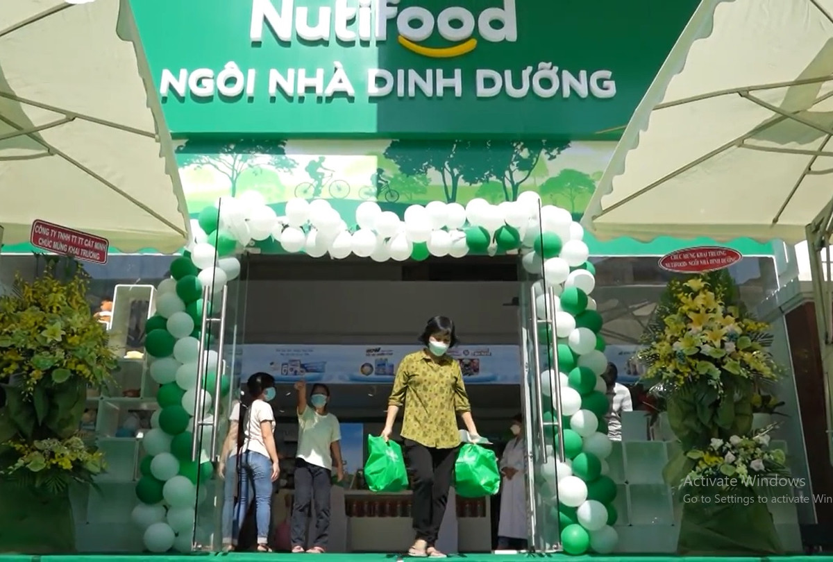 Nutifood trao tan tay khach hang giai phap dinh duong cua cac chuyen gia